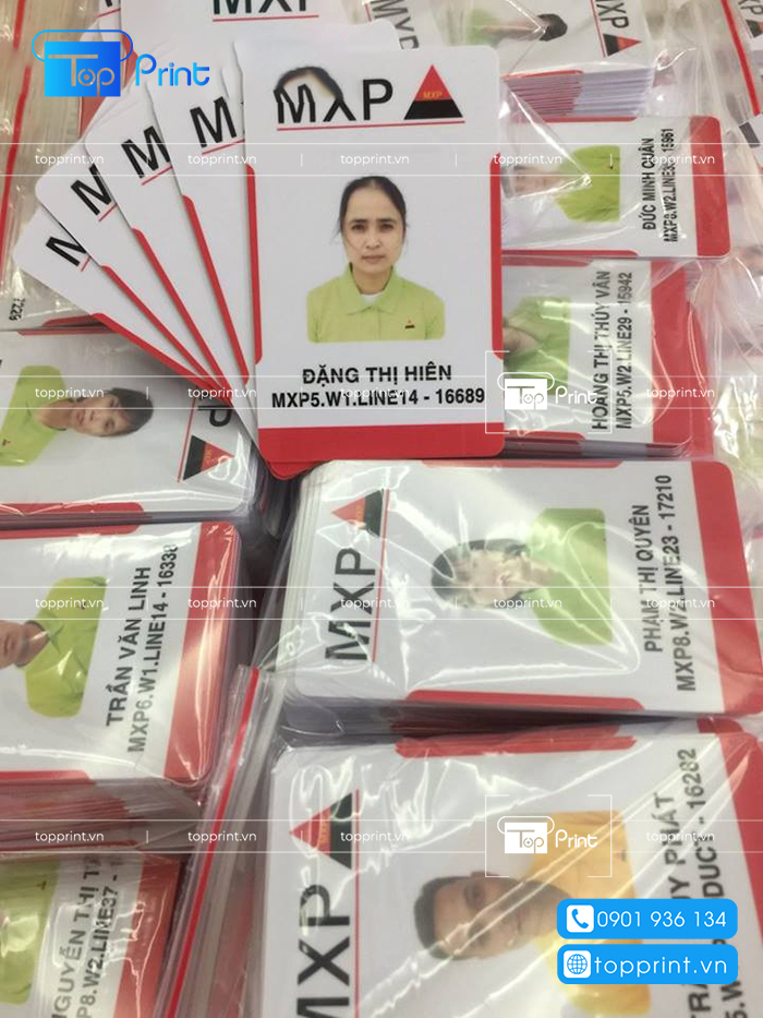 In ảnh lên thẻ nhựa theo yêu cầu của khách hàng TOPPRINT