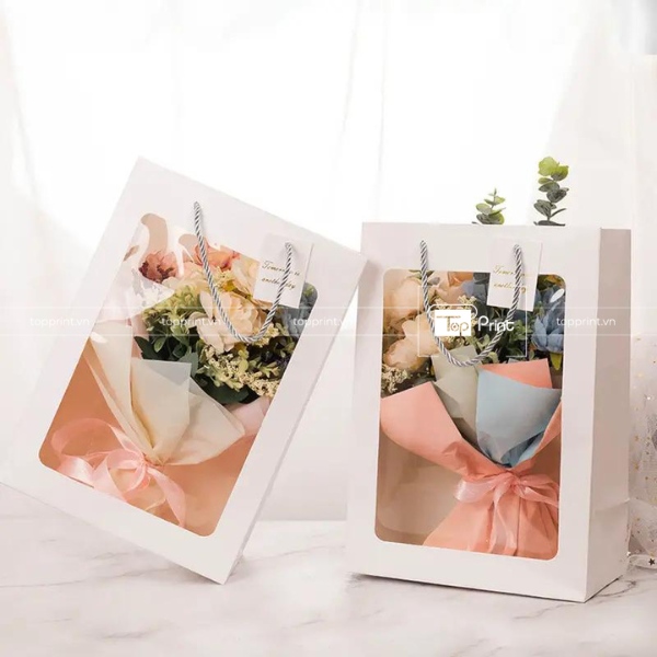 Mẫu túi giấy đựng hoa có miếng kính