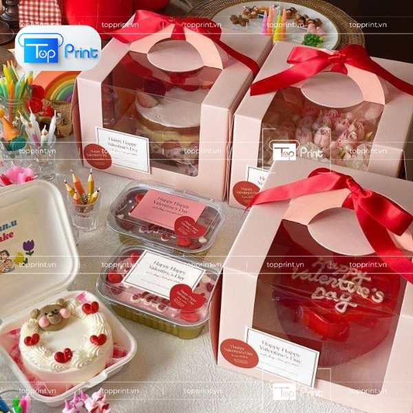 Hộp giấy mặt kiếng đựng bánh kem tinh tế và hiện đại