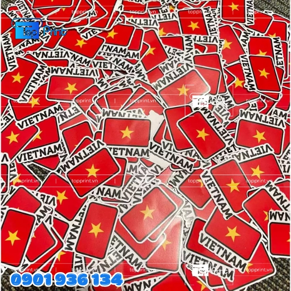 In sticker cờ Việt Nam c&aacute;n m&agrave;ng b&oacute;ng