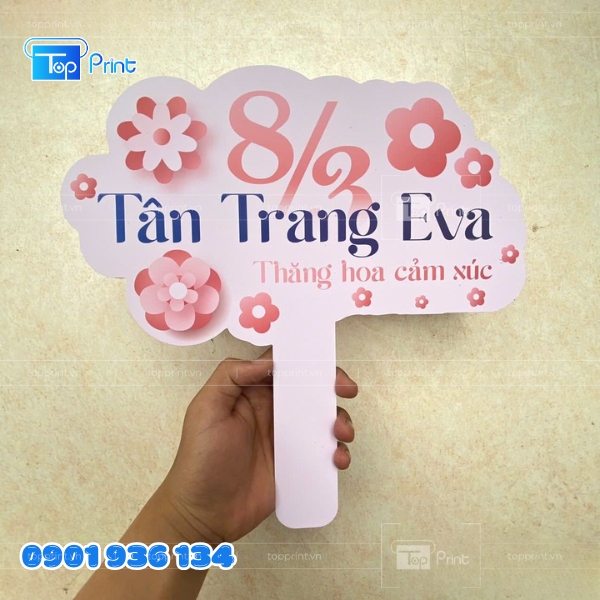 Mẫu Hashtag 8-3 Cầm Tay Check-in Văn Ph&ograve;ng