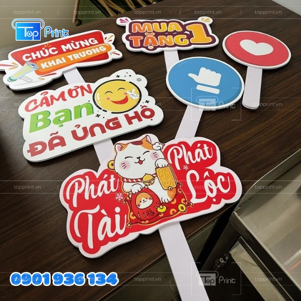 Hashtag Khai Trương Cầm Tay In Đẹp Cho Doanh Nghiệp