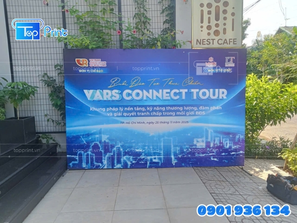 Mẫu backdrop tiệc kỷ niệm thiết kế sang trọng