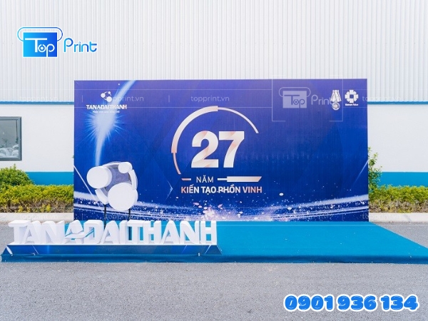 Mẫu backdrop sự kiện tri &acirc;n kh&aacute;ch h&agrave;ng sang trọng