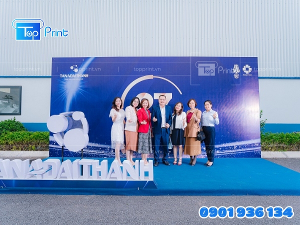 Mẫu backdrop sự kiện ngo&agrave;i trời ấn tượng, thu h&uacute;t