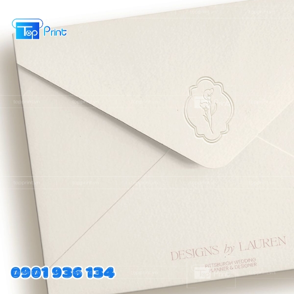 Mẫu phong b&igrave; nắp chữ V in logo thương hiệu nổi bật
