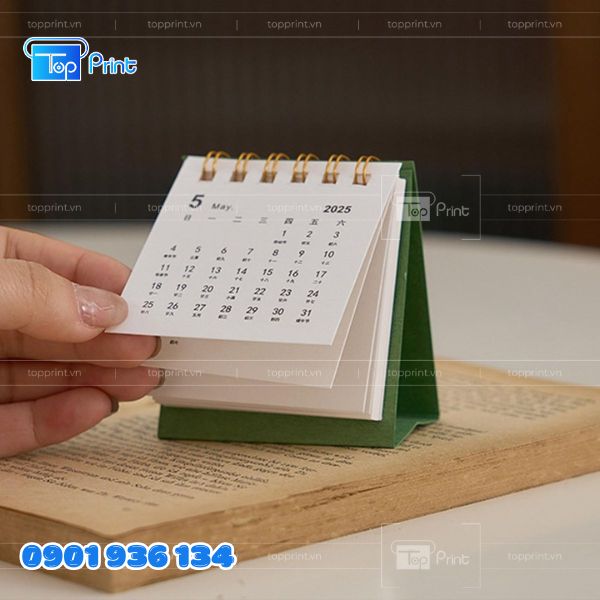 Mẫu lịch mini để b&agrave;n mang đậm kh&ocirc;ng kh&iacute; Tết
